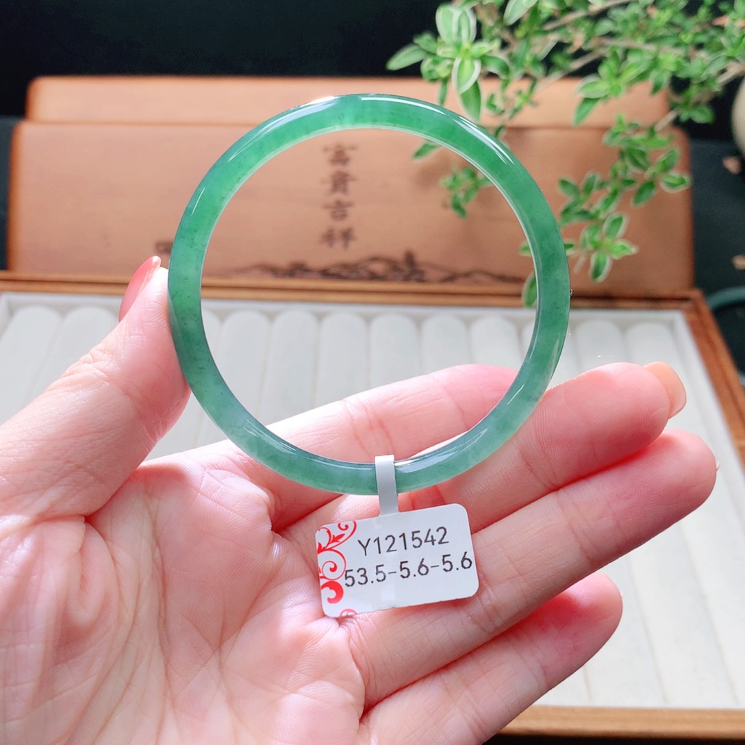 未镶嵌手镯（圆镯）翡翠