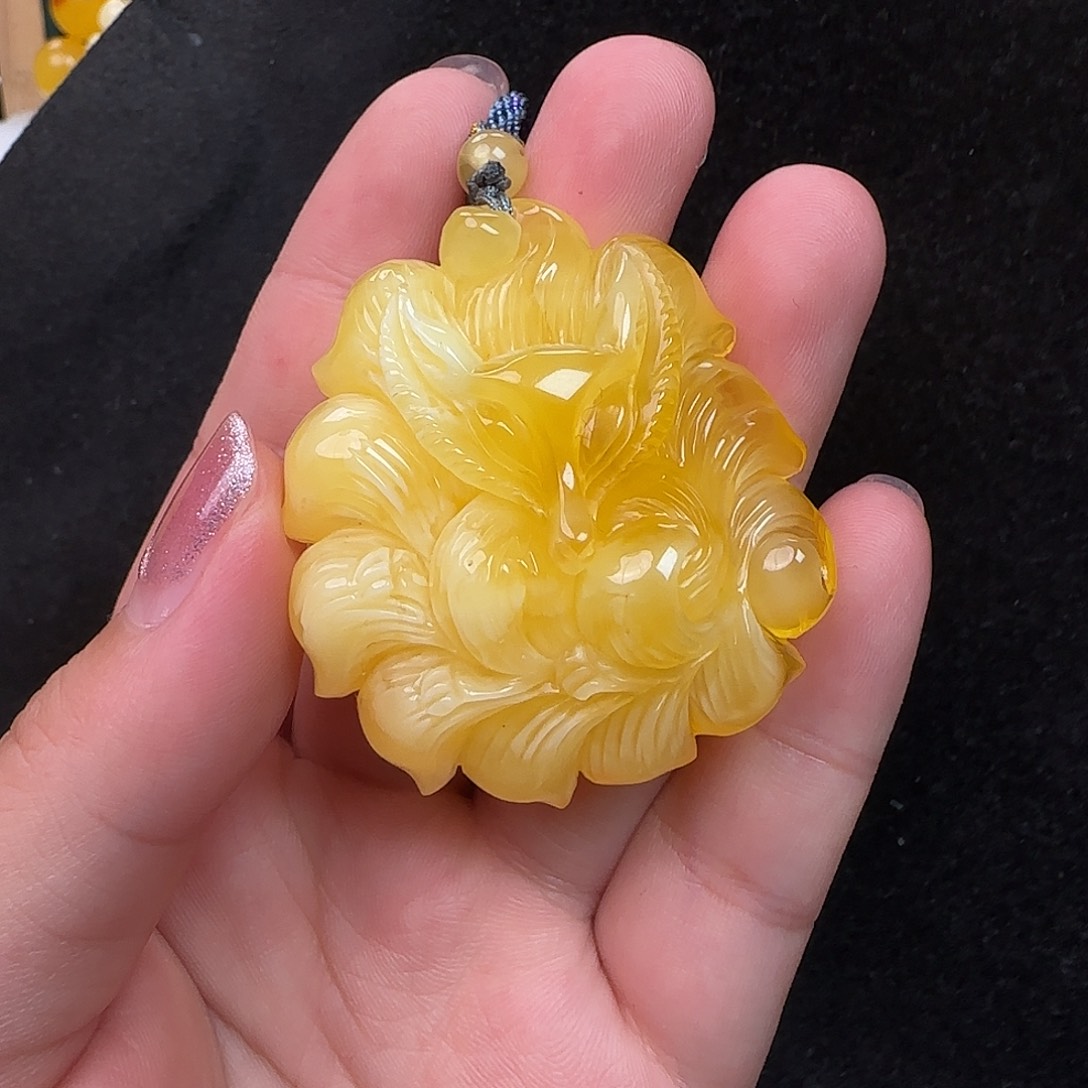 蜜蜡未镶嵌珠宝奇石