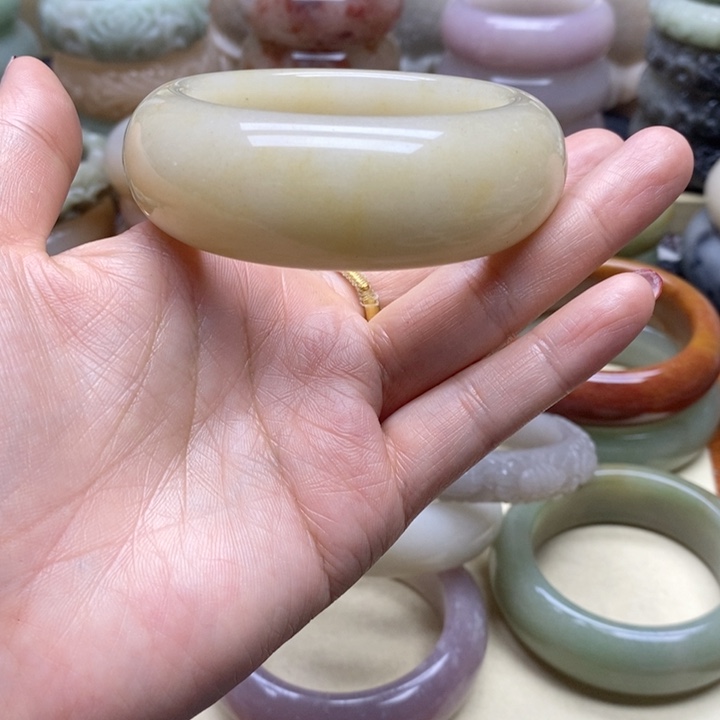 石英岩玉手镯未镶嵌