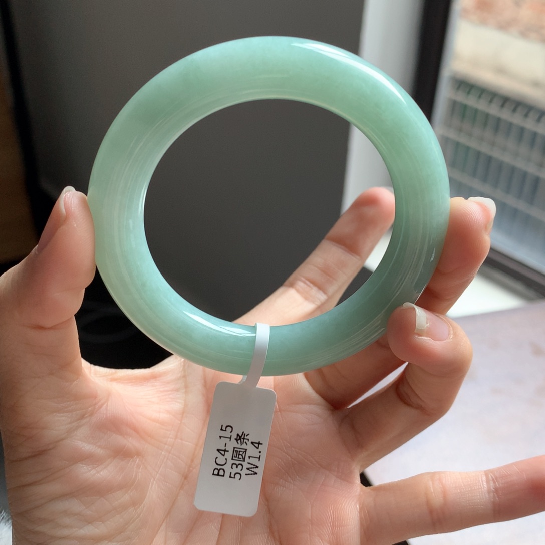 翡翠手镯（圆镯）未镶嵌晴果绿小胖圆22号