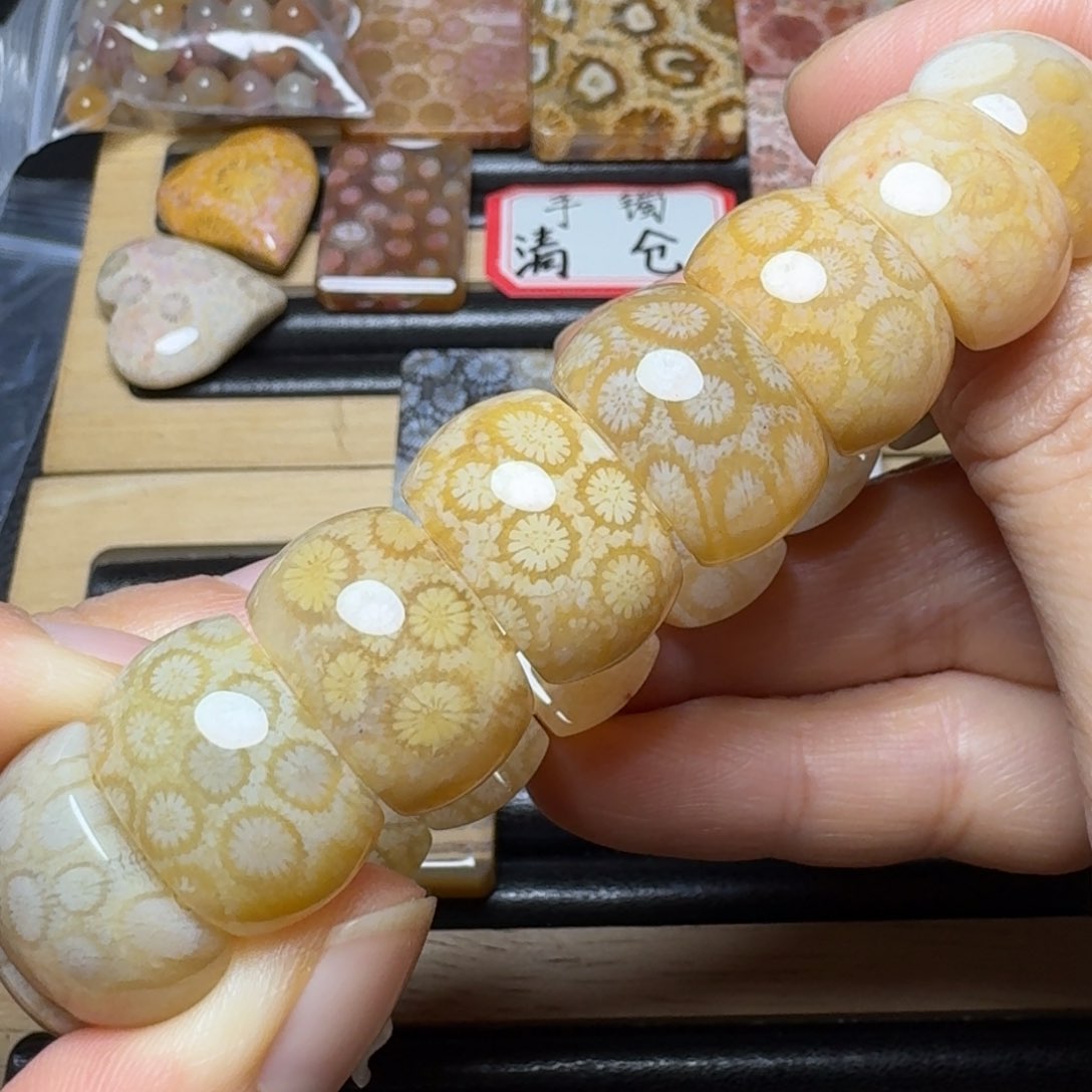 硅化玉浅黄冰果冻花，18片未镶嵌