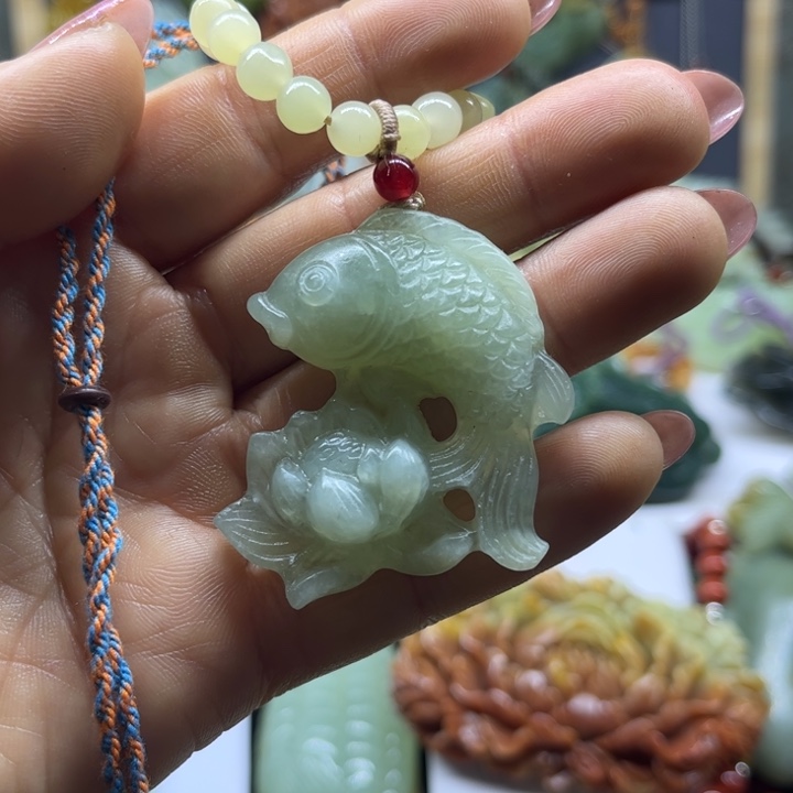 蛇纹石玉未镶嵌颈饰