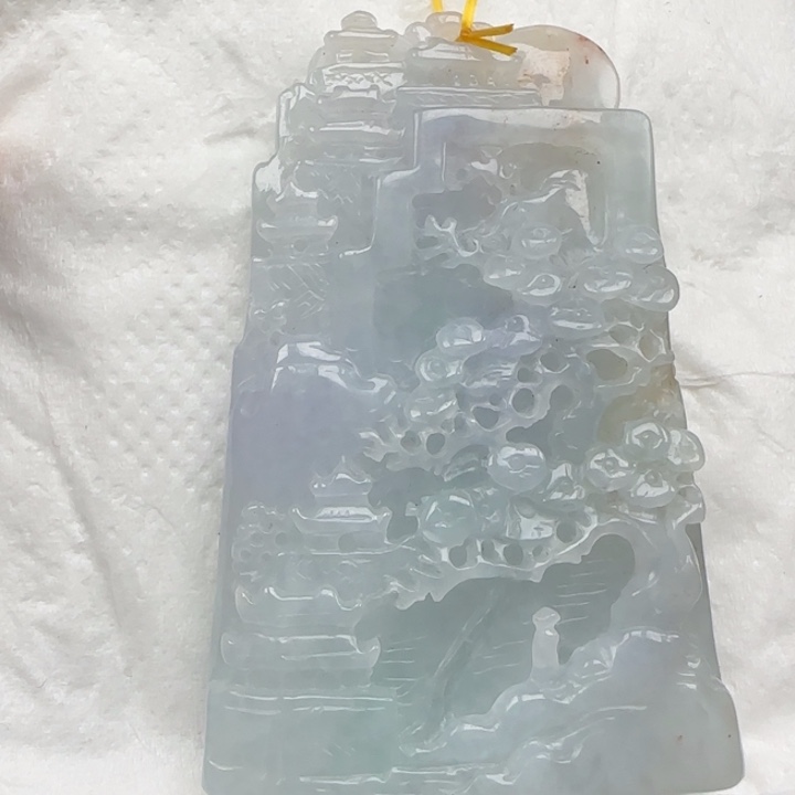 翡翠颈饰未镶嵌山水