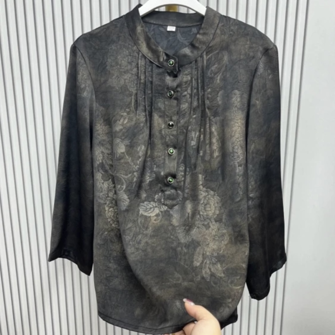 圆领五扣玫瑰重磅显瘦百搭气质长袖时尚小衫    1773