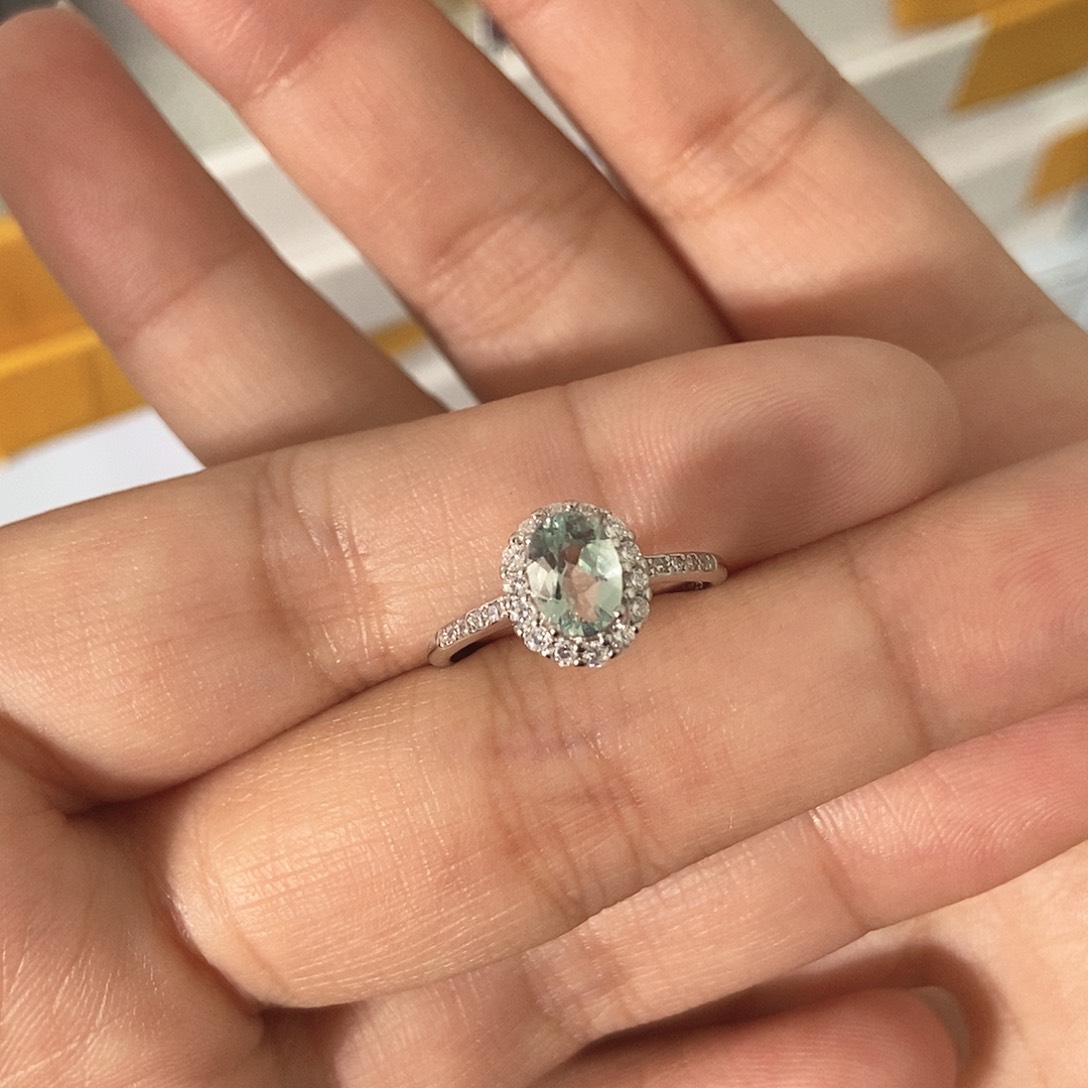 赵***楠银S925镶嵌绿柱石戒指