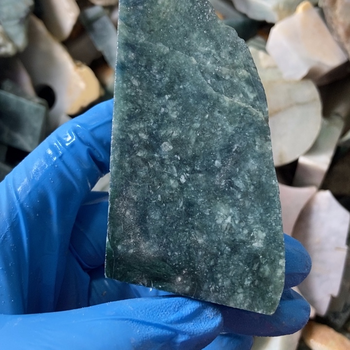 翡翠颈饰未镶嵌天然翡翠