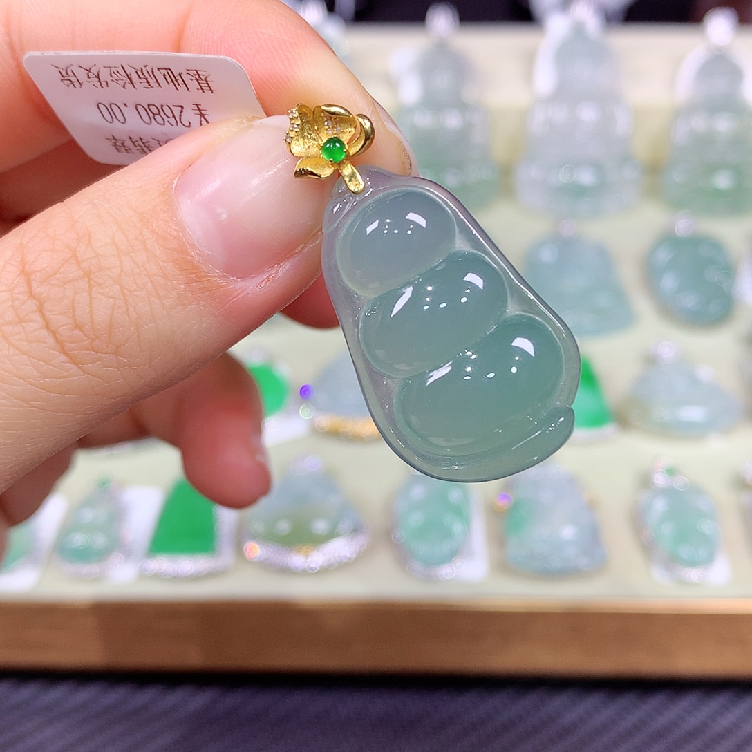 翡翠18K金镶嵌颈饰豆子