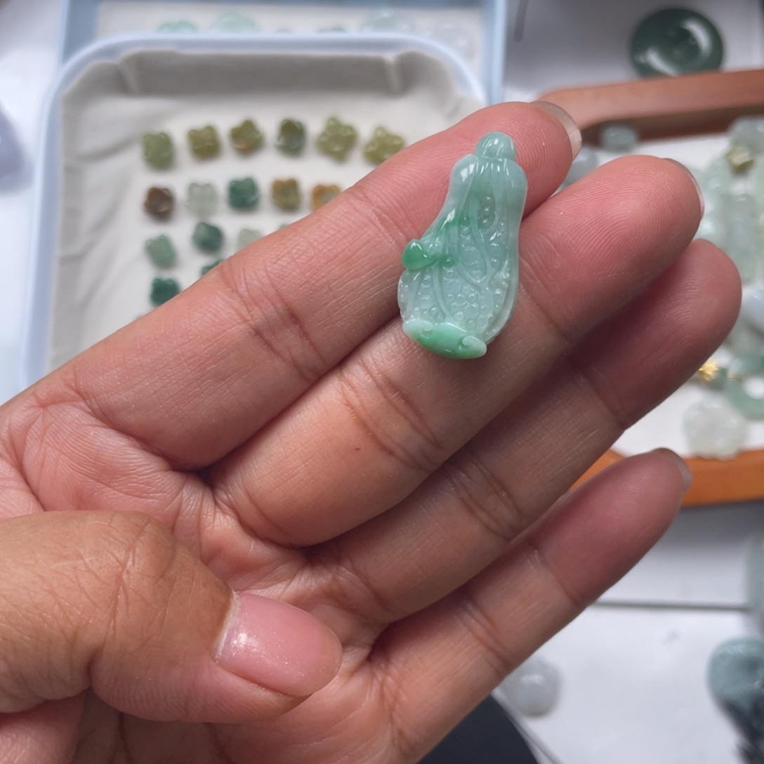 翡翠未镶嵌颈饰876544567