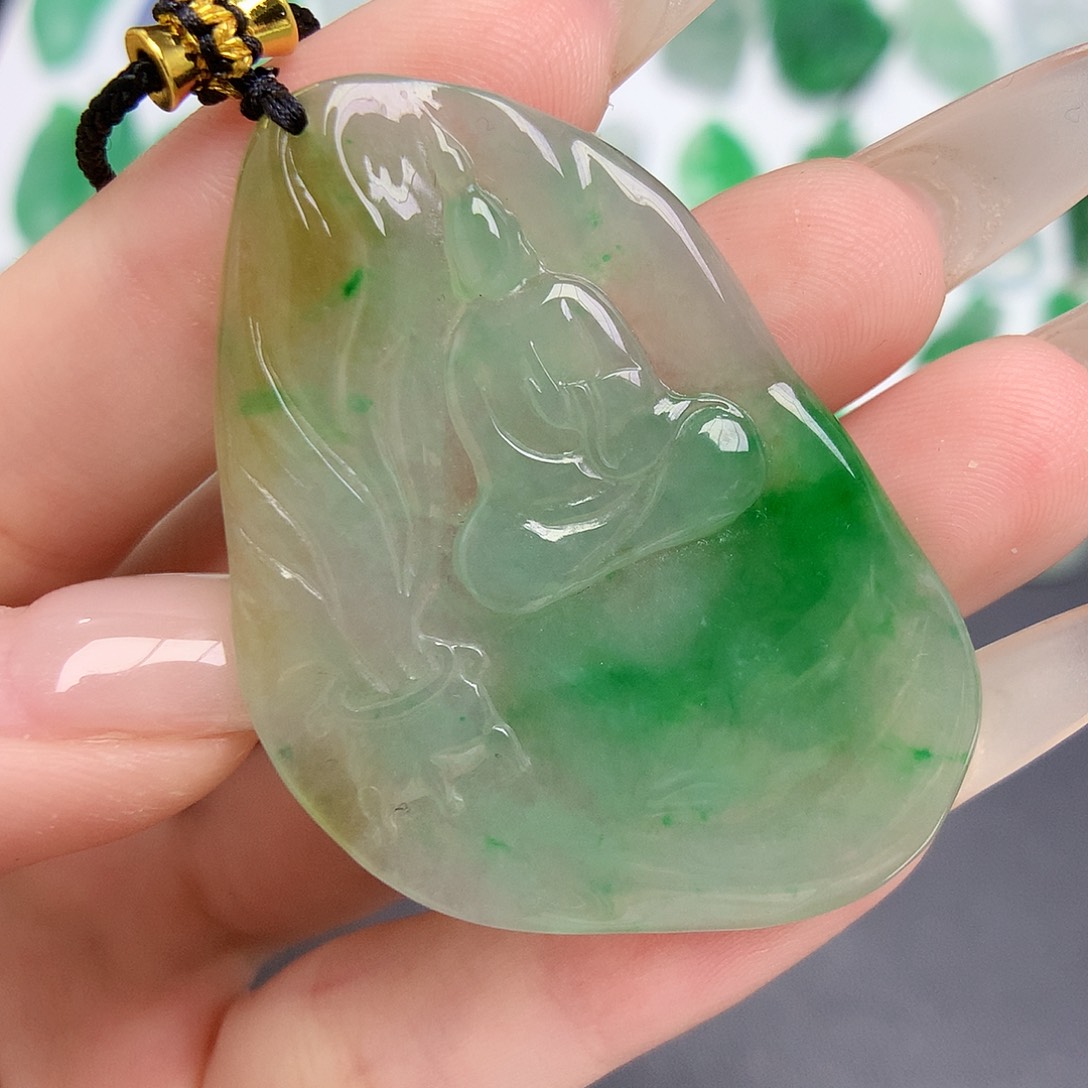 翡翠未镶嵌颈饰悟道