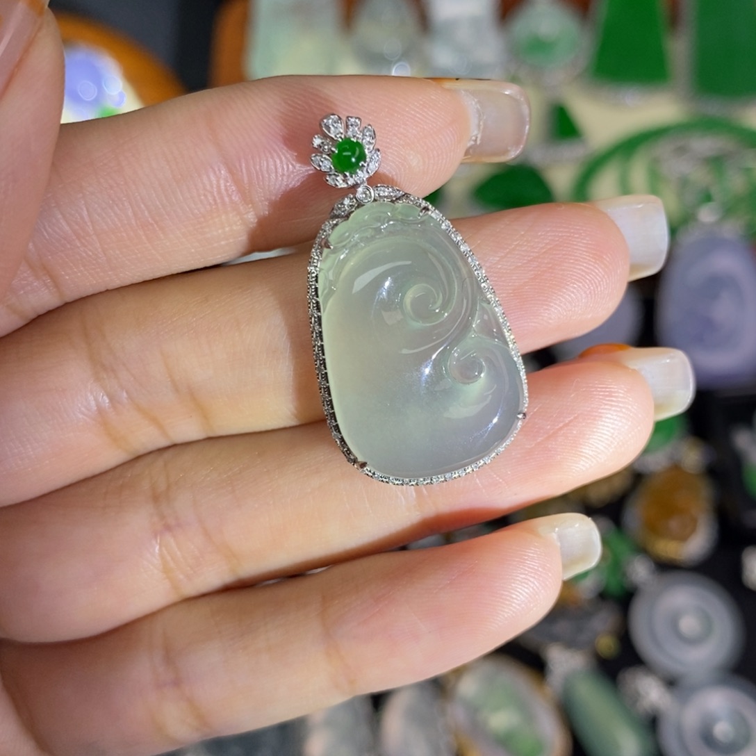 翡翠18K金镶嵌颈饰A货翡翠