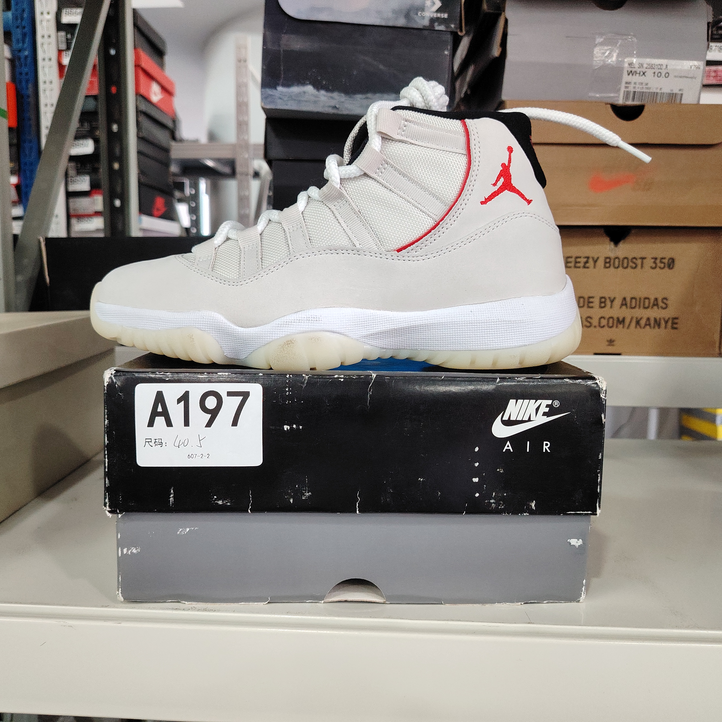 Nike aj12兔八哥高帮 40.5码 全新原盒 12月14 sun A197