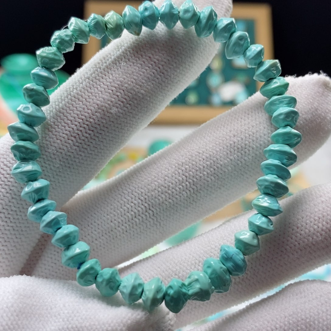 绿松石颈饰未镶嵌