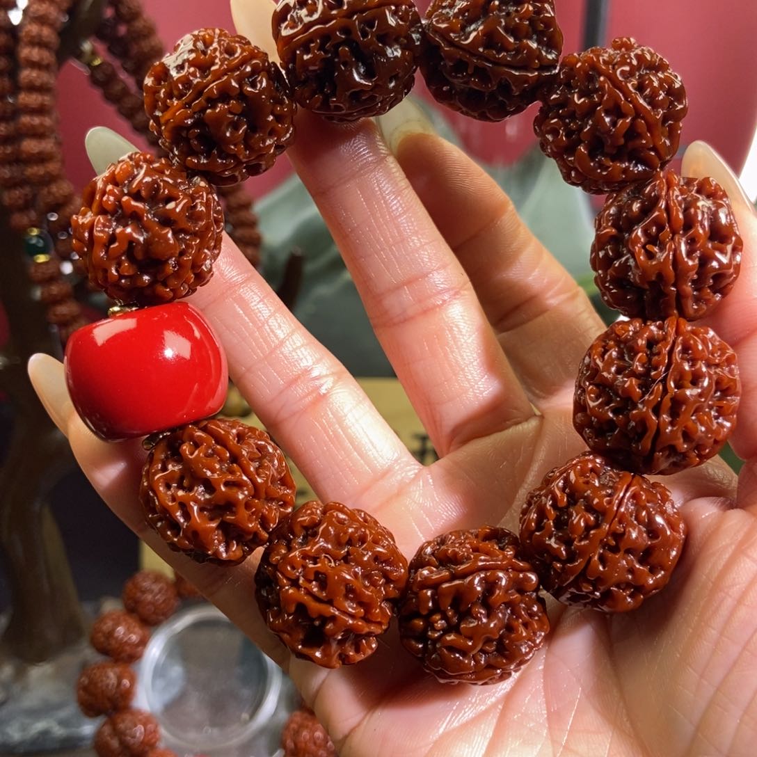 金刚菩提吊坠523红。        