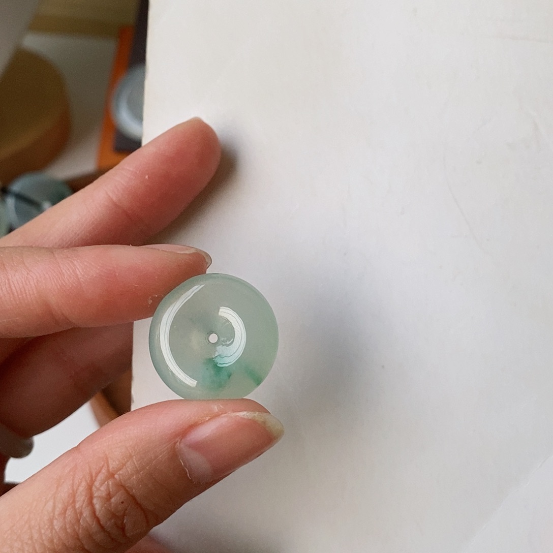 翡翠颈饰未镶嵌小****天然的