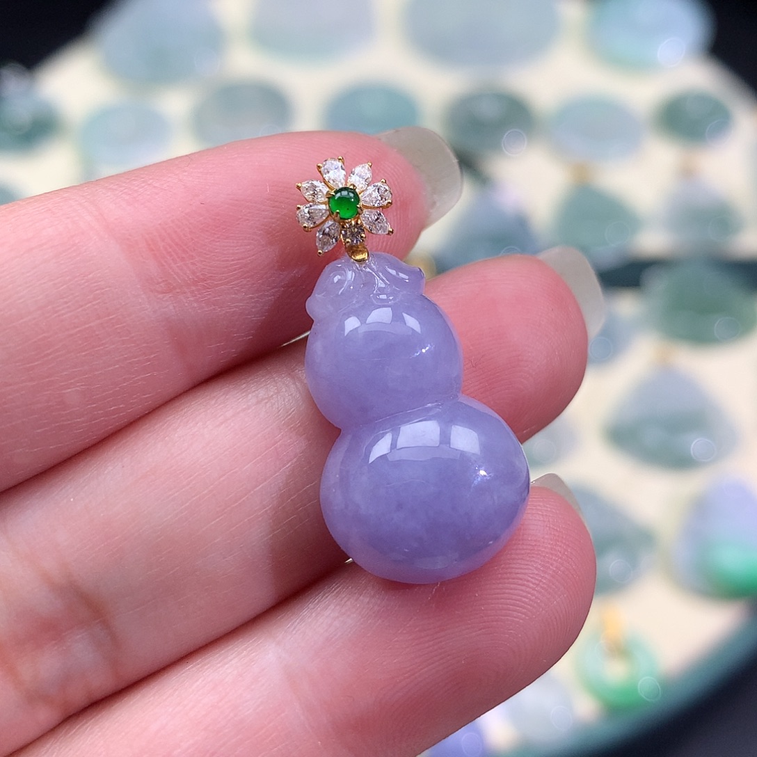 翡翠18K金镶嵌颈饰葫芦