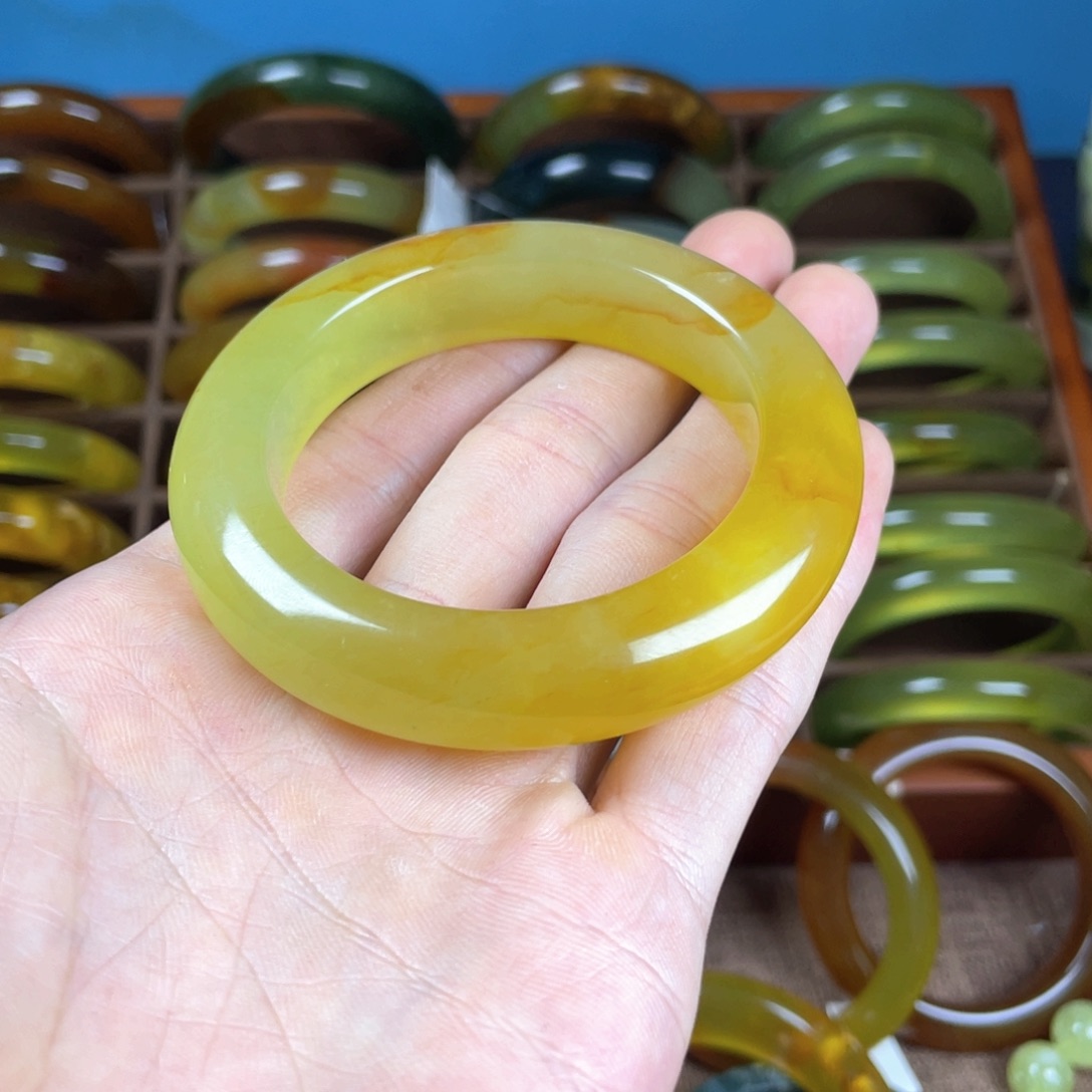 绵***汪蛇纹石玉未镶嵌手镯