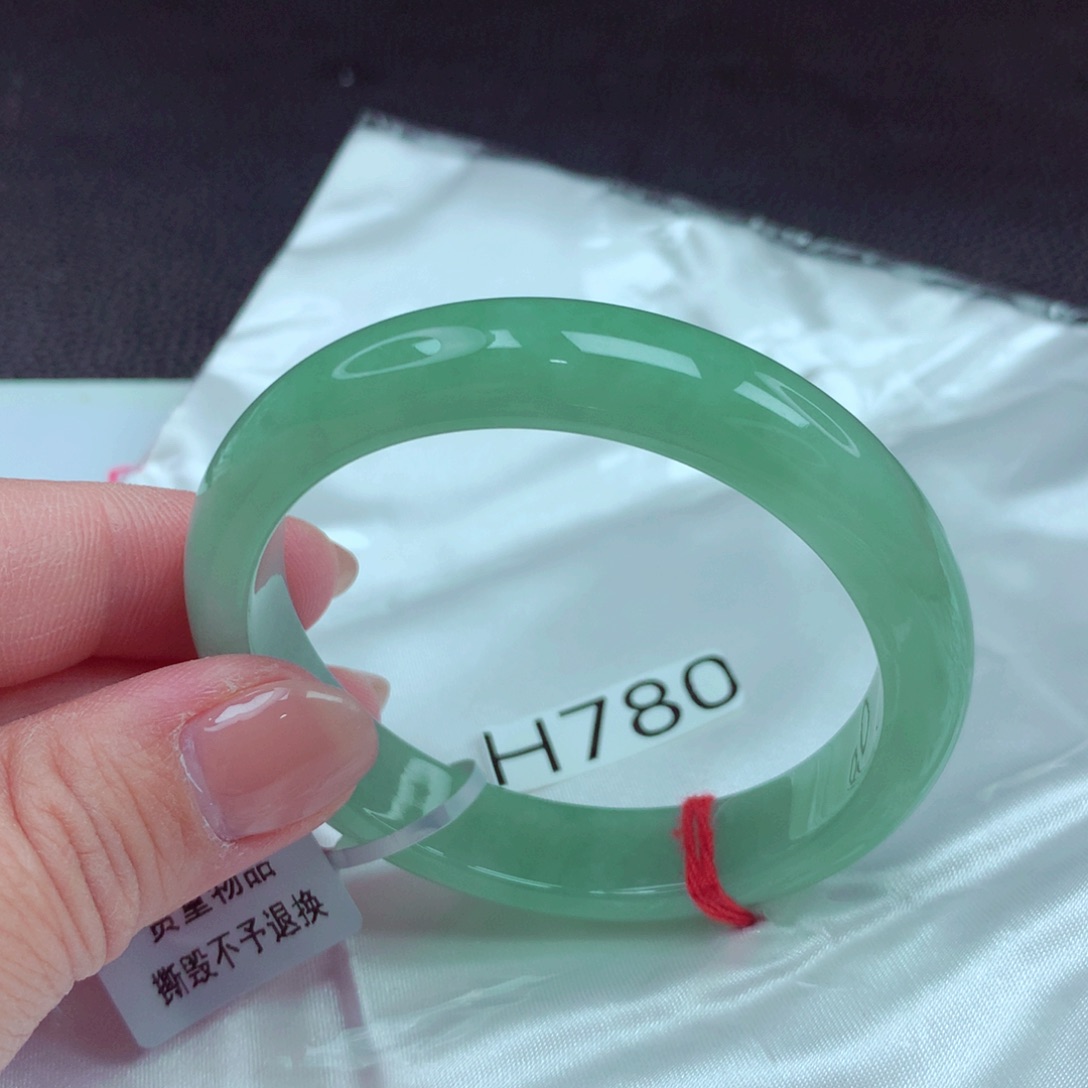 翡翠手镯未镶嵌手镯88