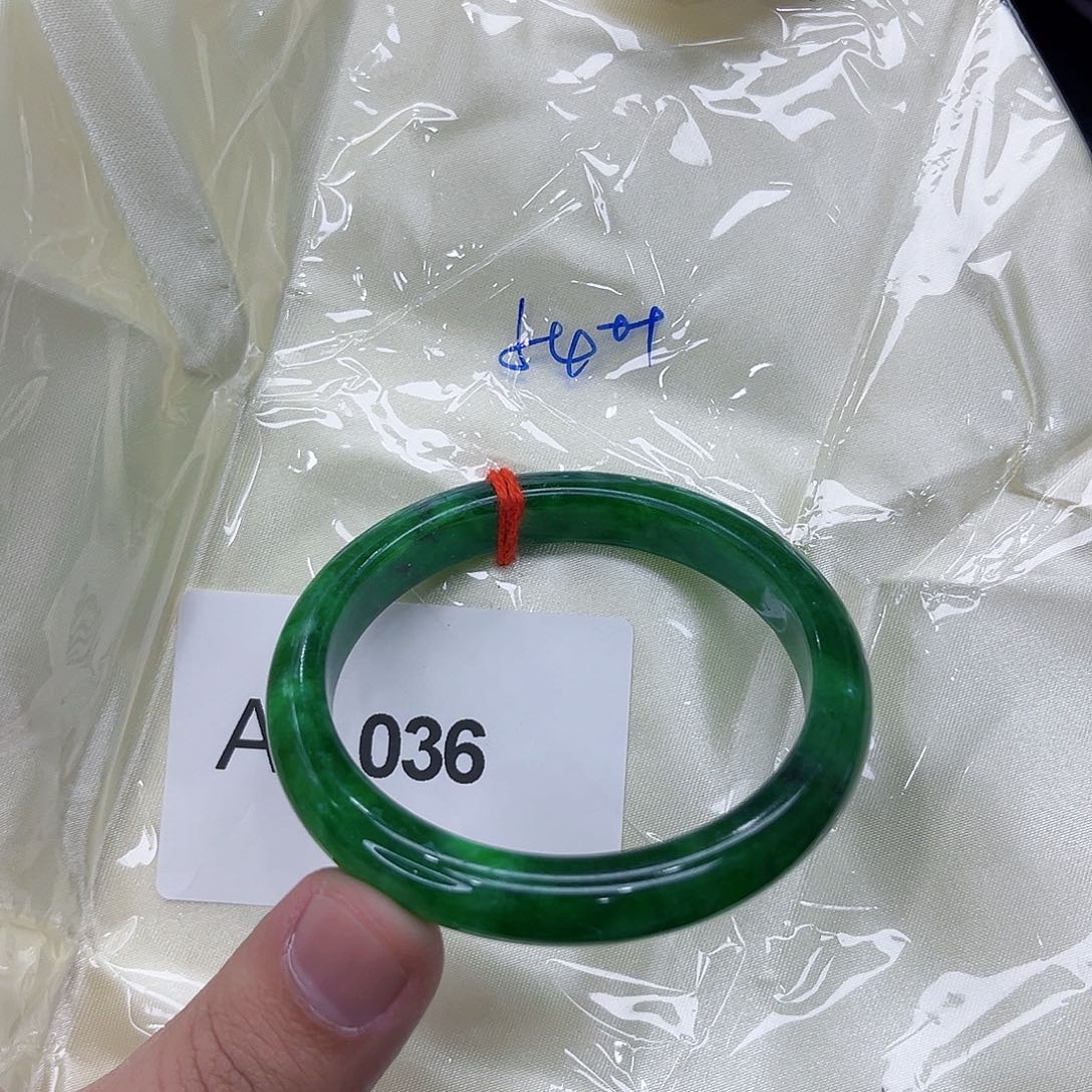 翡翠手镯未镶嵌多样性