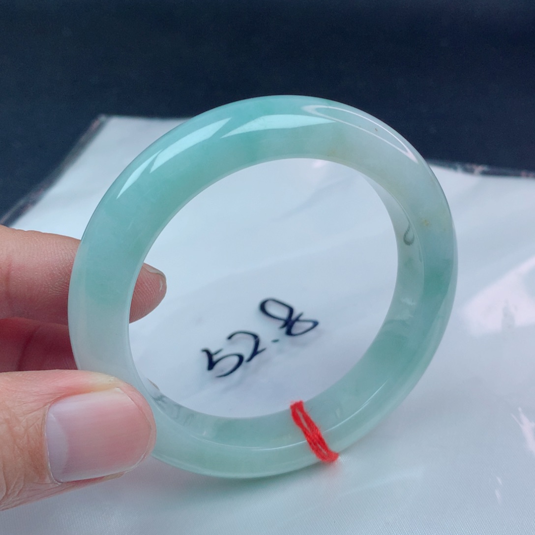 翡翠手镯未镶嵌翡翠手镯