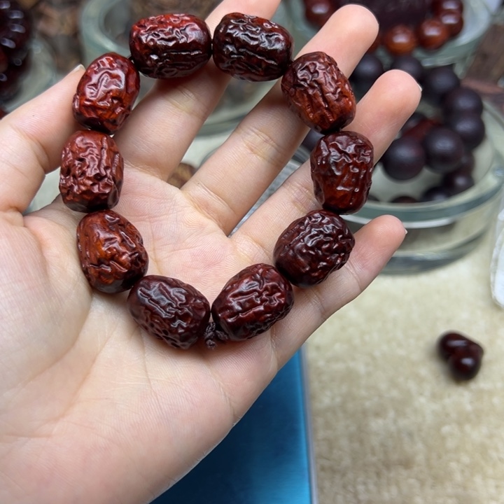 花梨木类海南红降红枣摆件