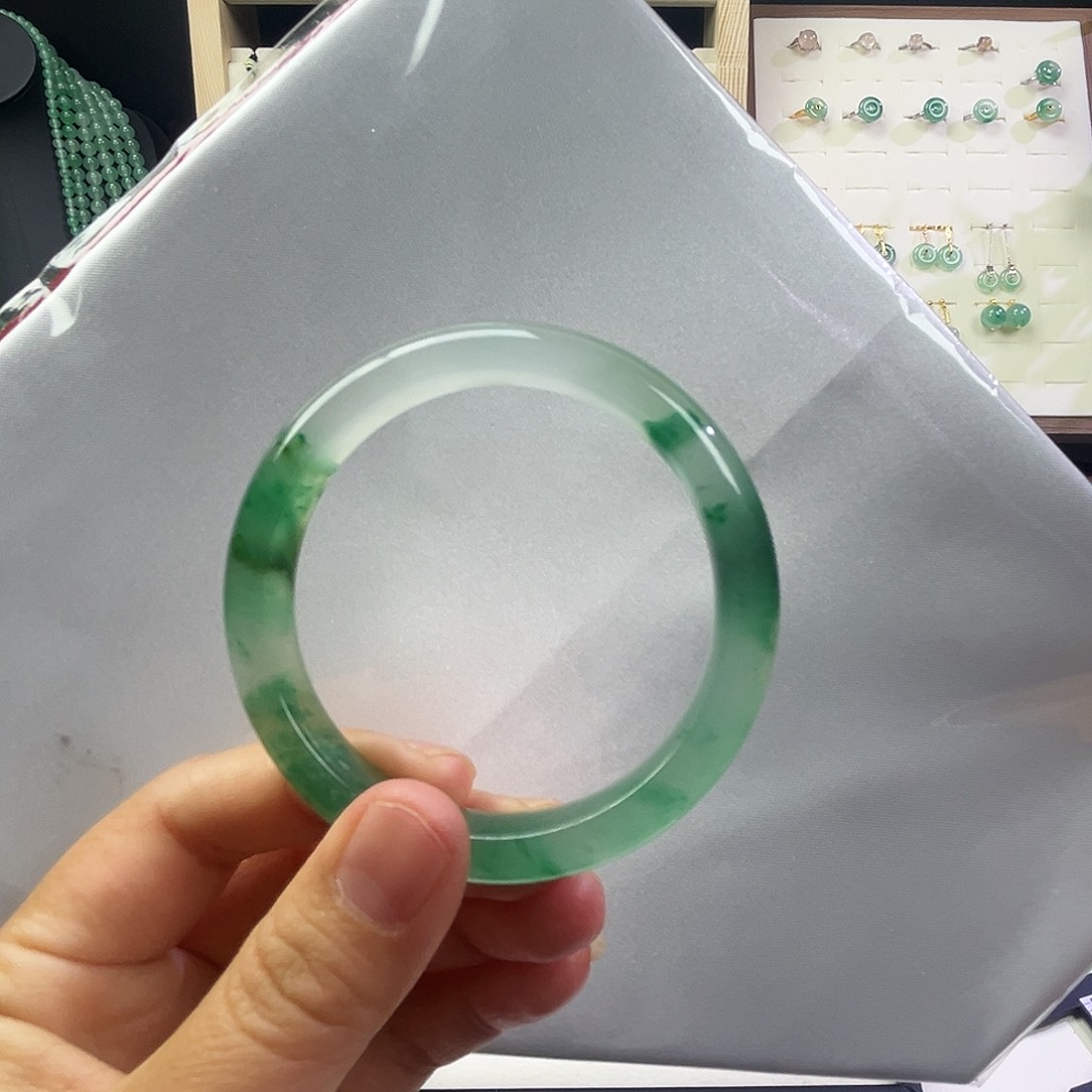 石英质玉未镶嵌手镯51.4