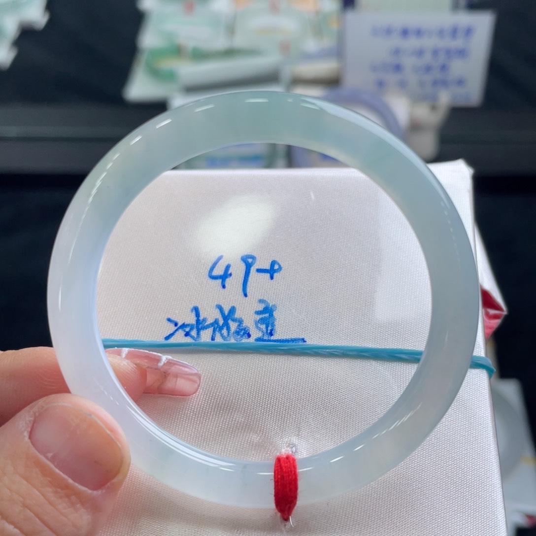 翡翠手镯未镶嵌翡翠手镯