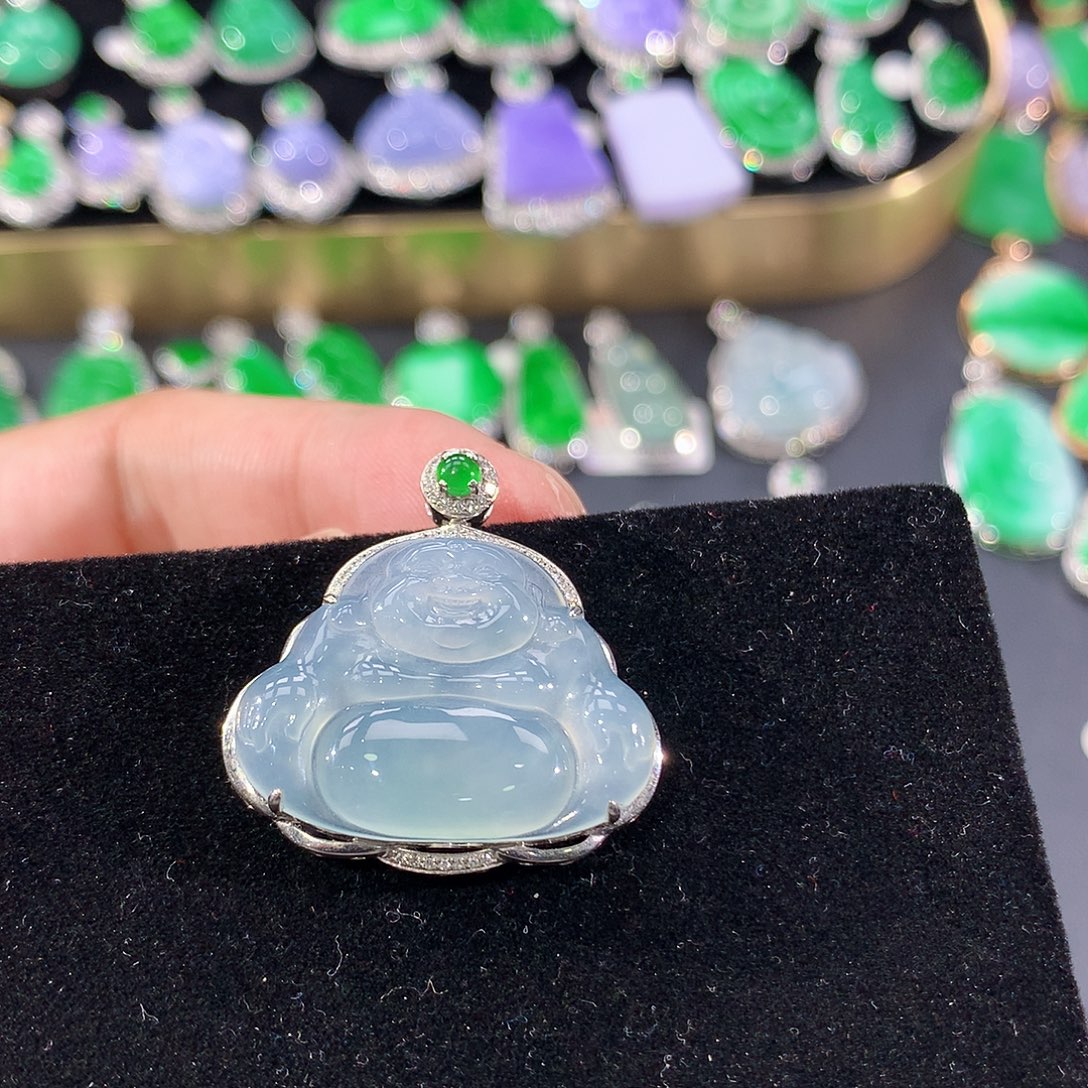 翡翠18K金镶嵌颈饰