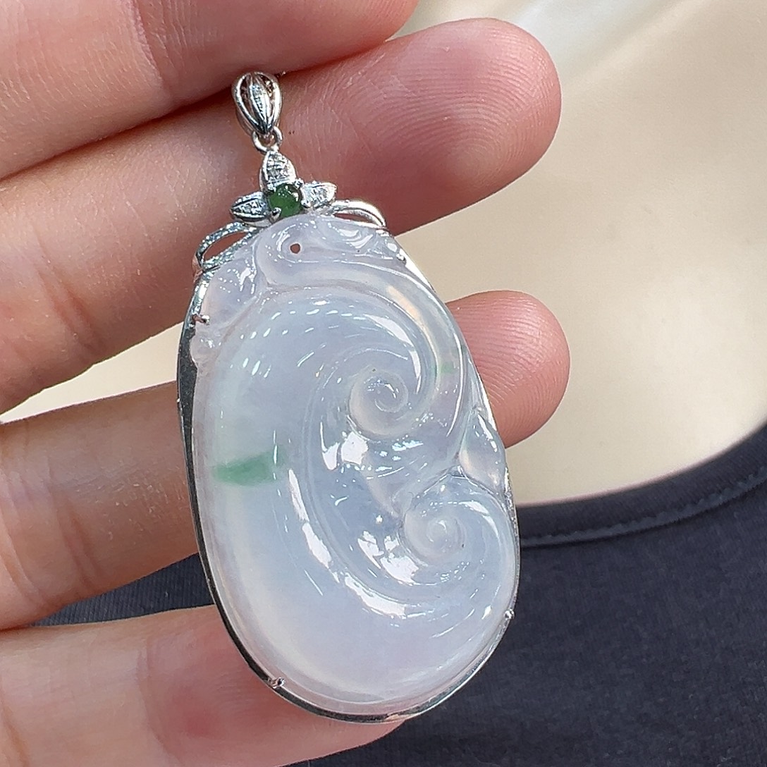 颈饰18K金镶嵌翡翠吊坠