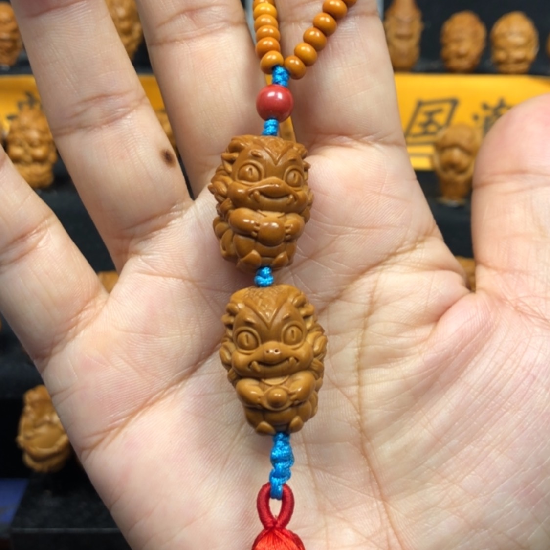 【闪购商品】橄榄核手串/手链抱球招财龙宝手捻