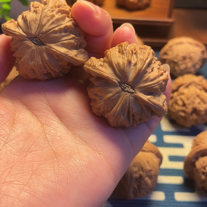 渔***民文玩核桃吊坠磨盘