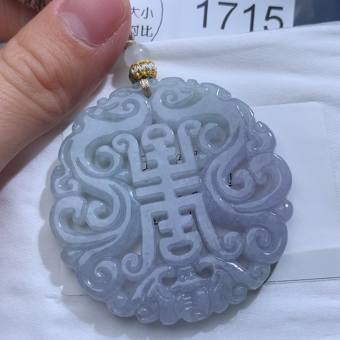 翡翠未镶嵌颈饰1715。