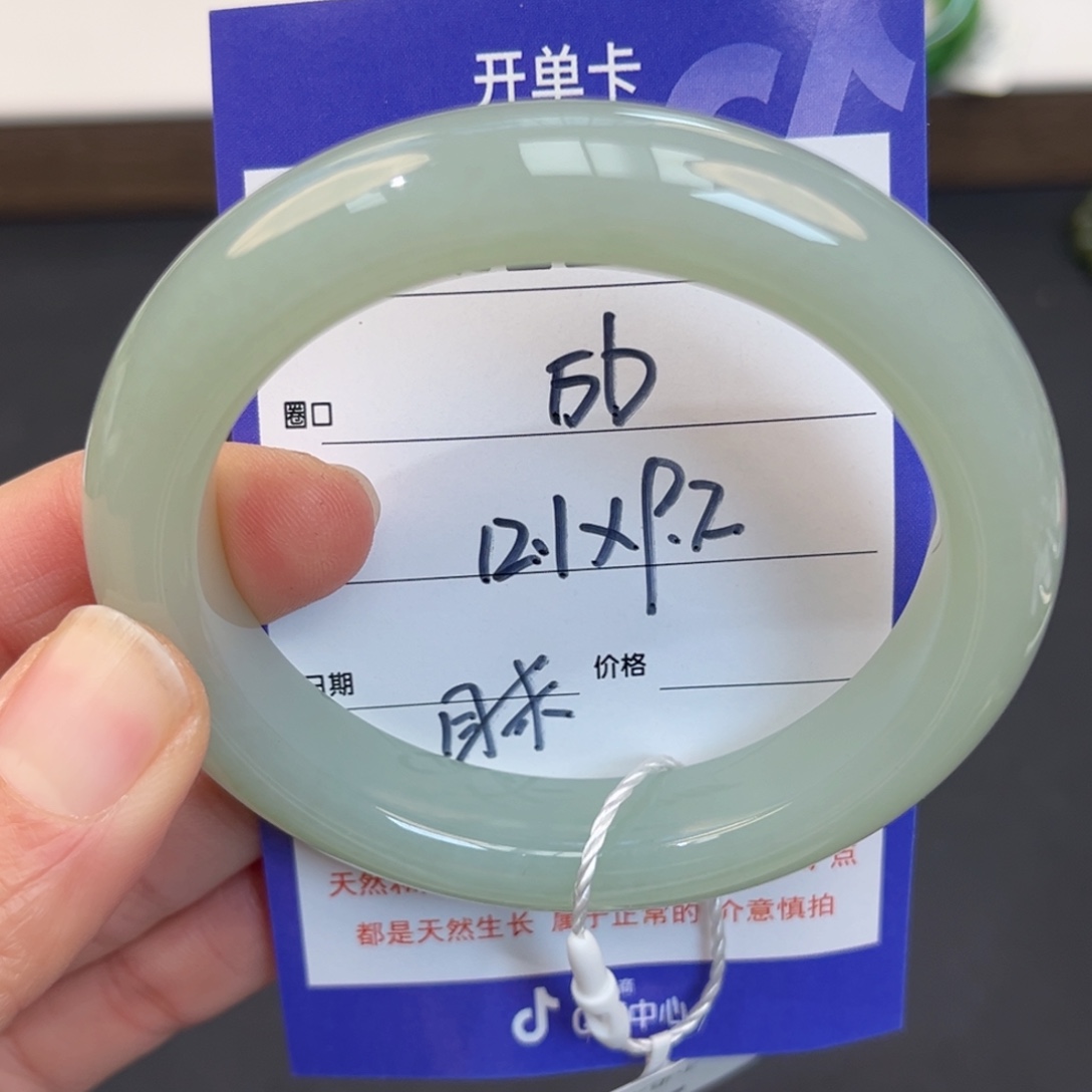 萱***宝和田玉未镶嵌手镯