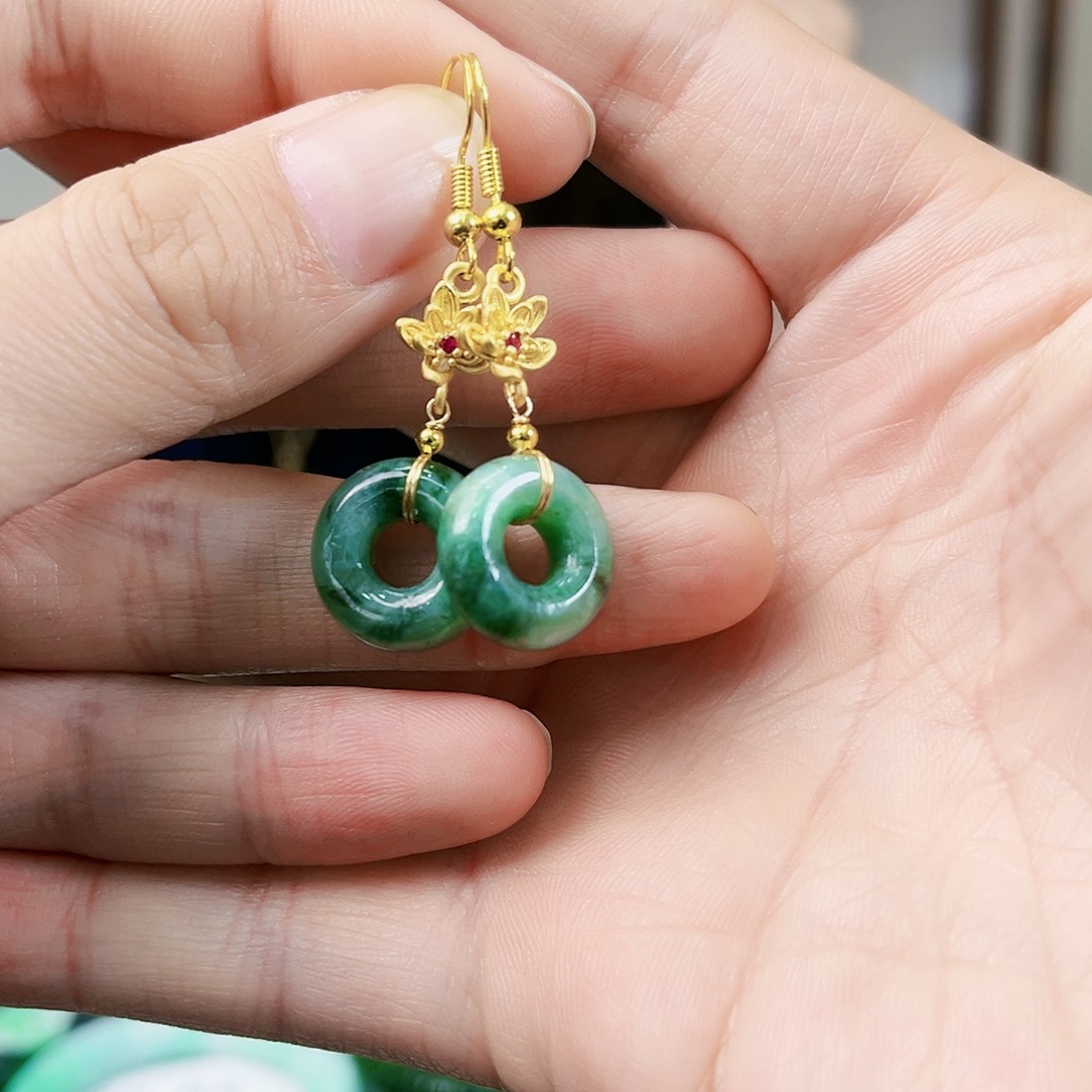 翡翠手链未镶嵌耳饰多样性