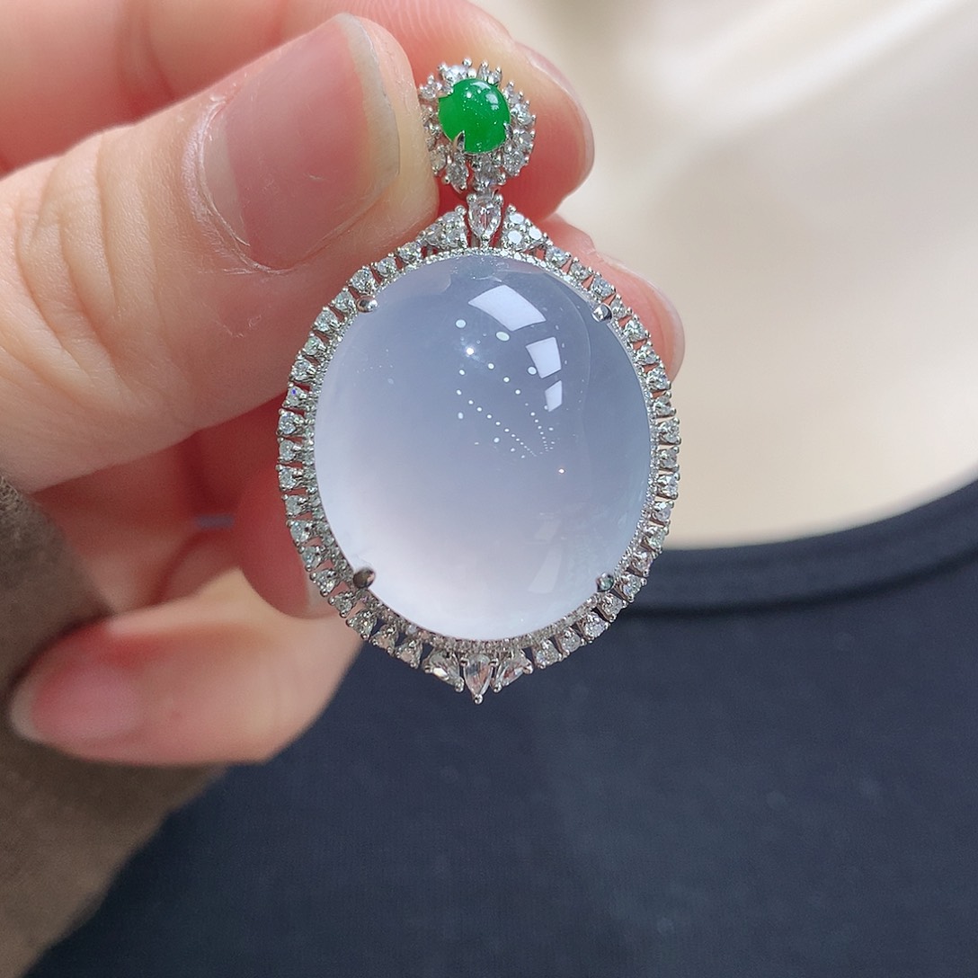 翡翠颈饰18K金镶嵌蛋面