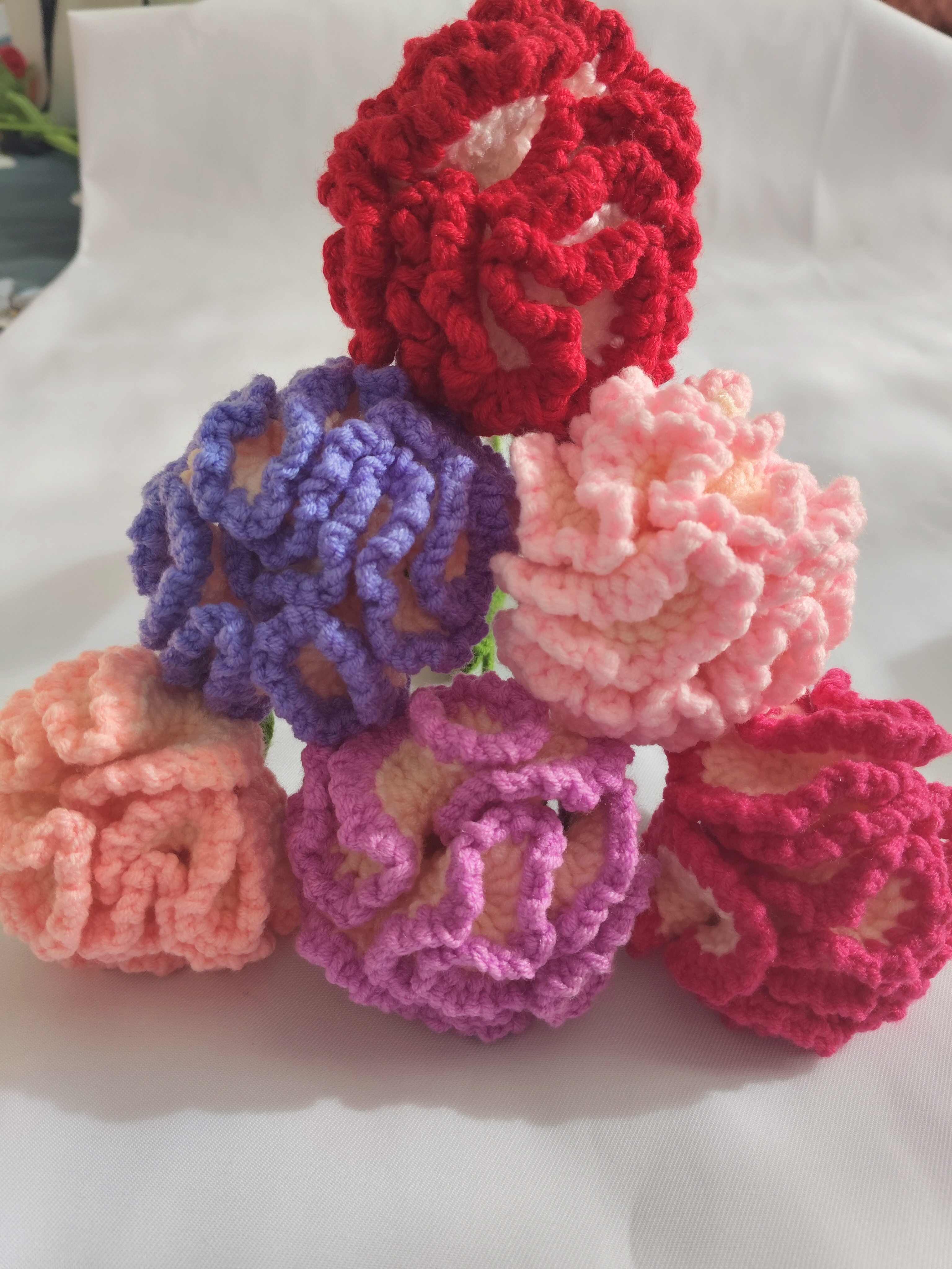 手工毛线钩织康乃馨