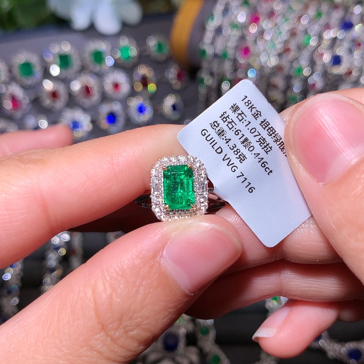 【闪购商品】祖母绿戒指18K金镶嵌