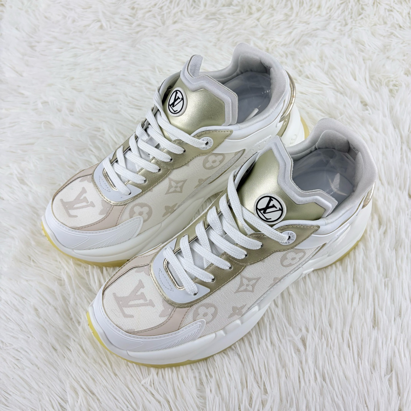 99新 LouisVuitton/路易威登 Run55白黄老花系带休闲鞋 37.5码 咩