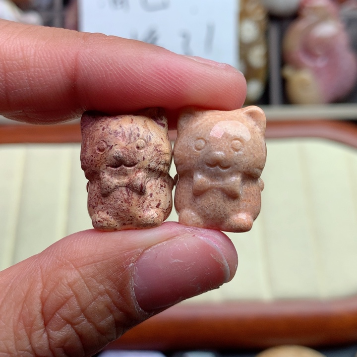 硅化珊瑚（珊瑚玉）颈饰未镶嵌