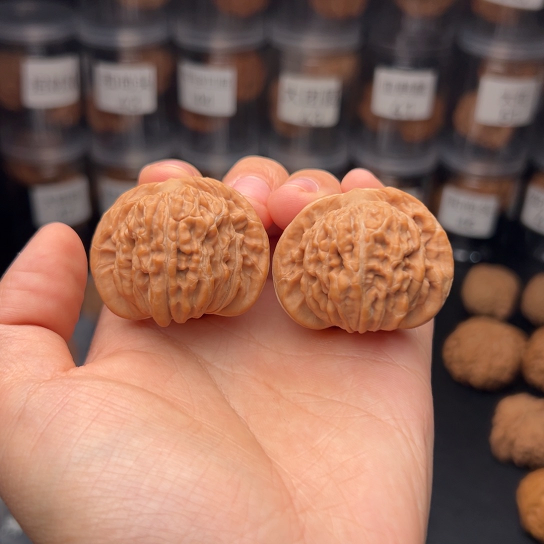 文玩核桃吊坠5****?四座楼