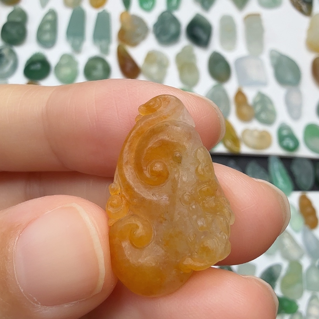 定制翡翠未镶嵌如意