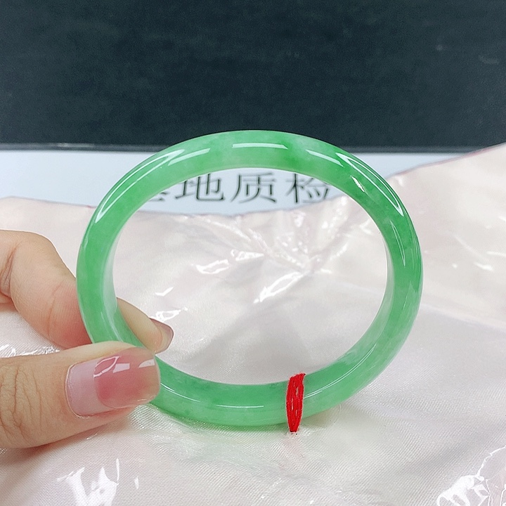 萍***：翡翠未镶嵌手镯圈57.8，14095