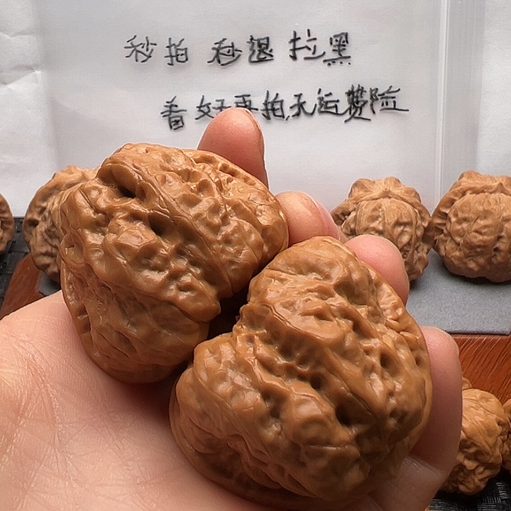 厚***容文玩核桃吊坠蛤蟆