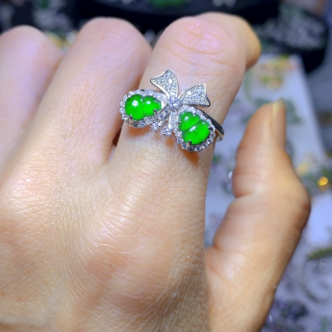 翡翠颈饰银S925镶嵌天然翡翠