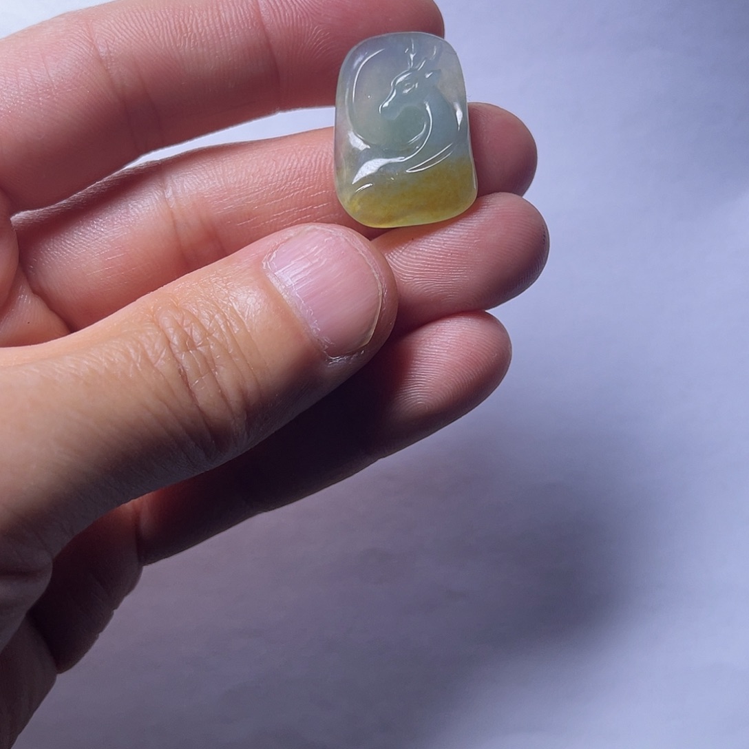 翡翠颈饰未镶嵌鹿牌子