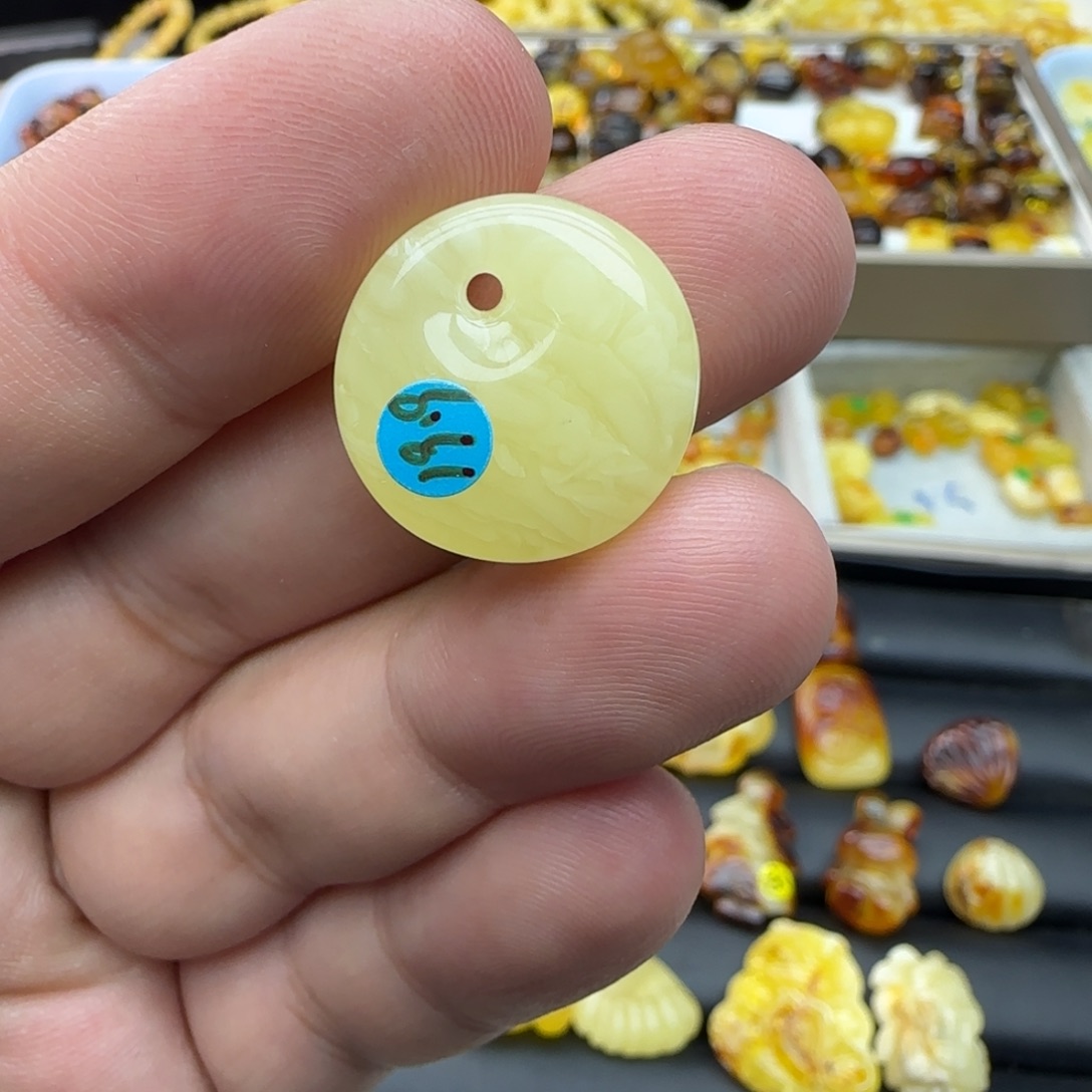 5***/琥珀未镶嵌裸石1.63克