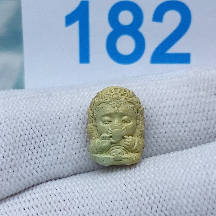 俗***人未镶嵌绿松石珠宝奇石