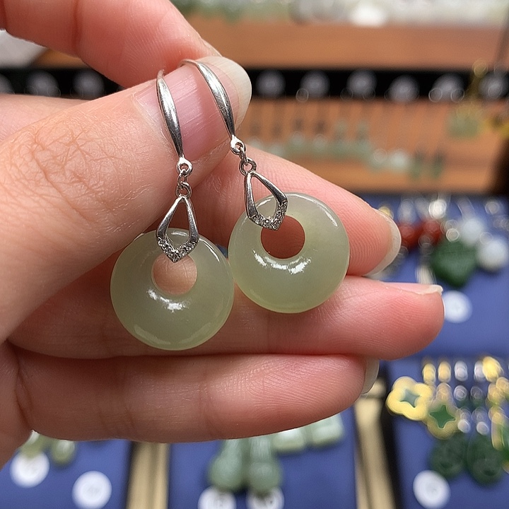 和田玉银S925镶嵌耳饰平安扣15.7左右冰晴水