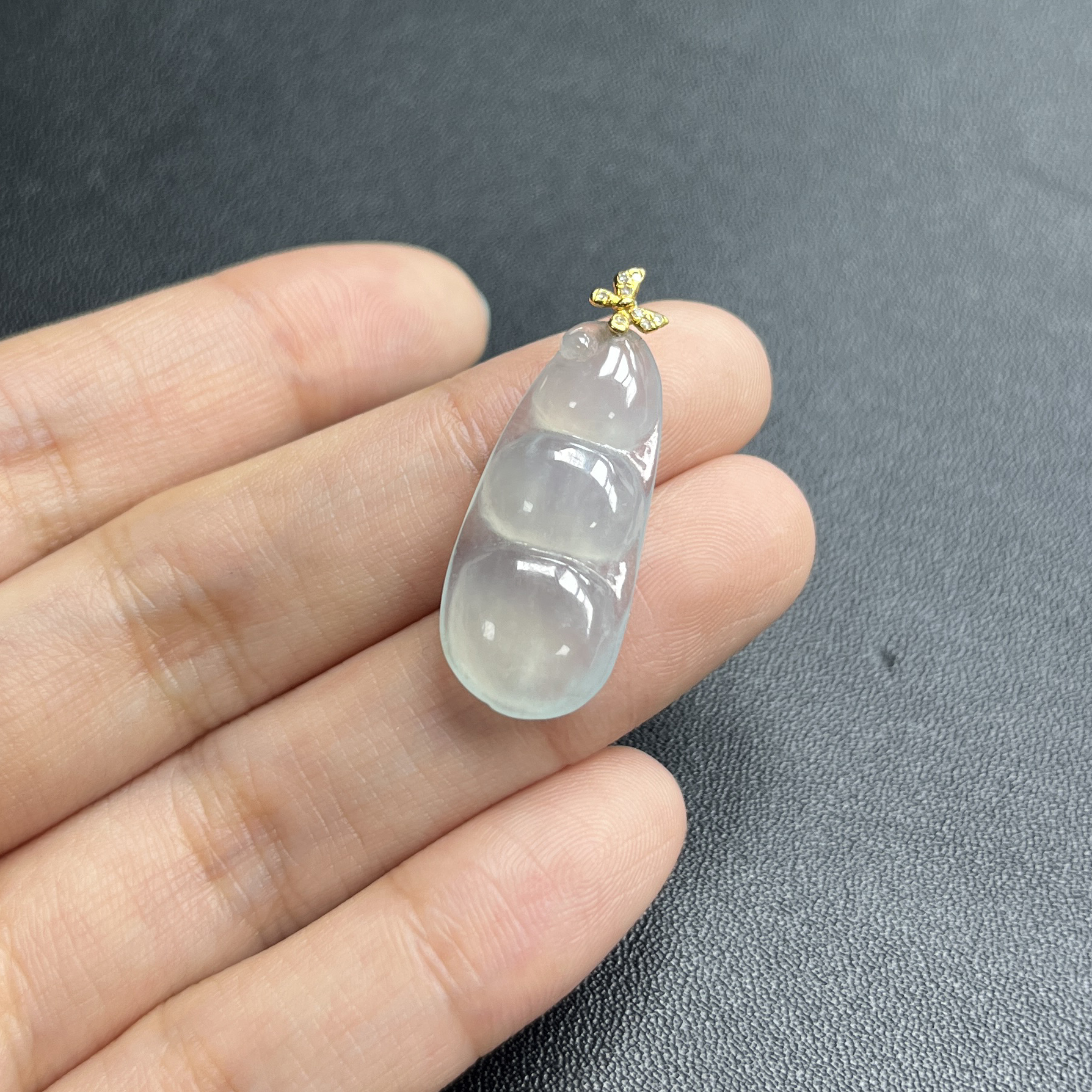 于于珠宝-天然A货缅甸翡翠冰种福豆玉石吊坠28.1×12.5×4.6mm