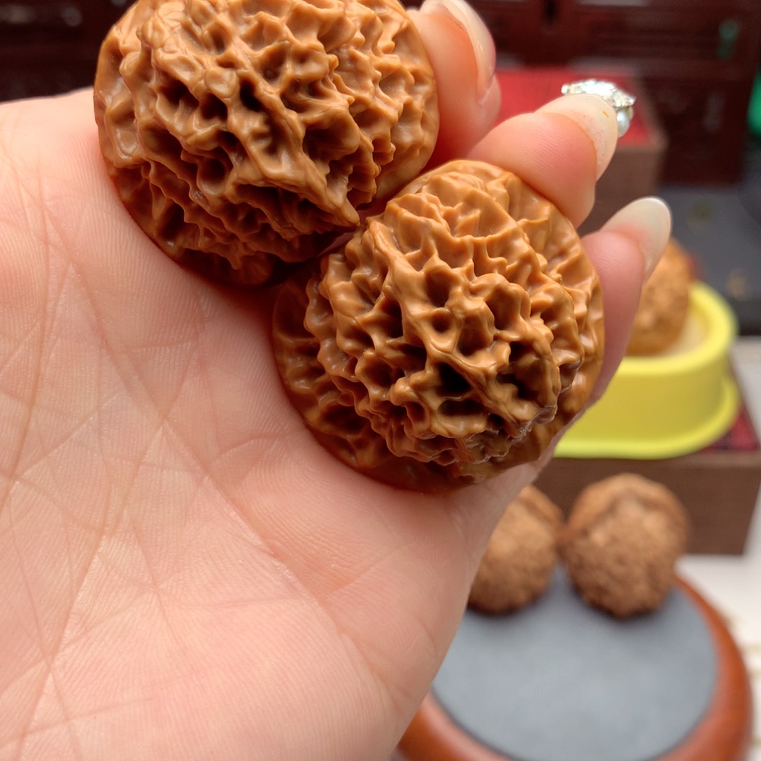 文玩核桃吊坠秦闷。    6号