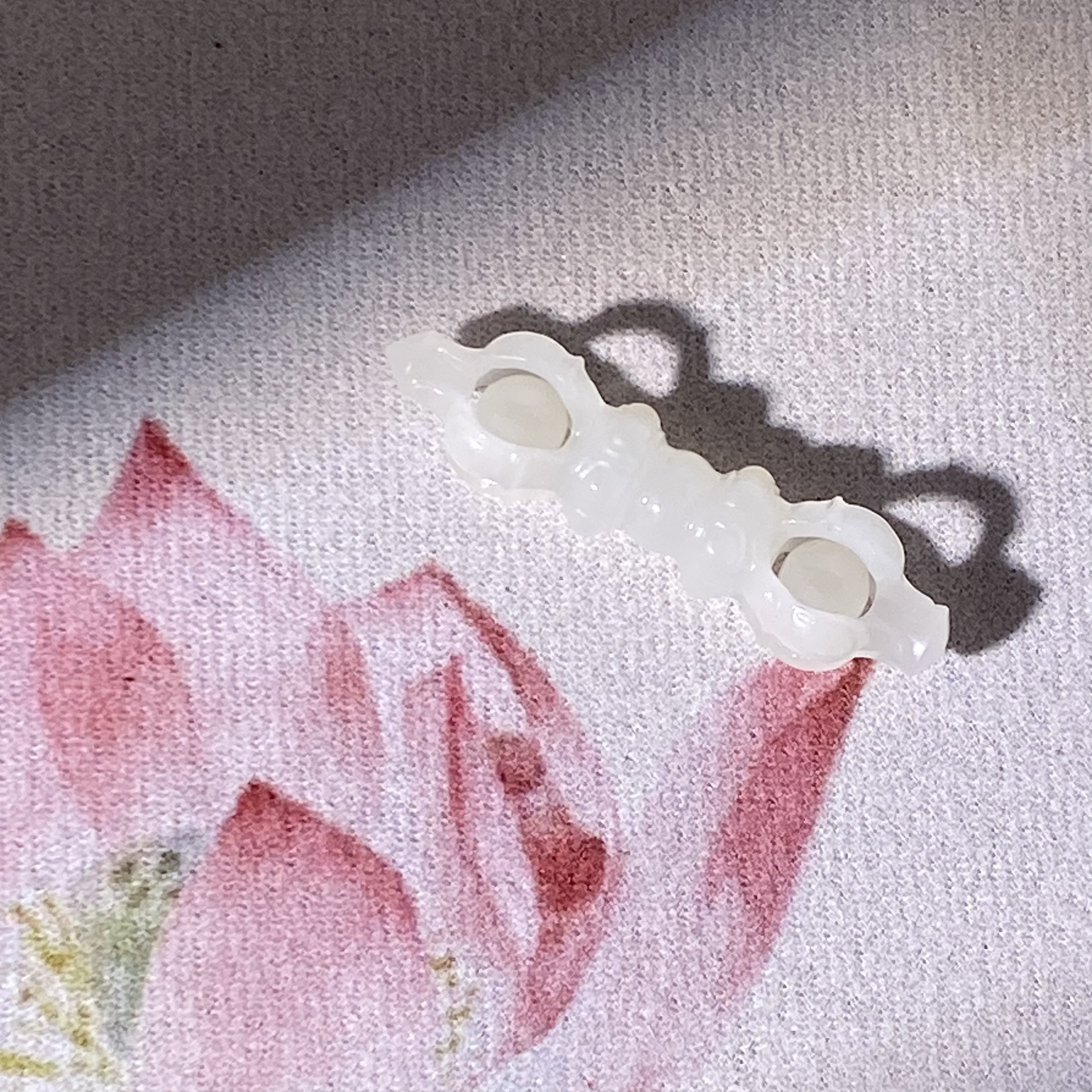 和田玉白玉降魔杵男女款百搭玉石挂件尺寸45mm镂空玉石挂坠